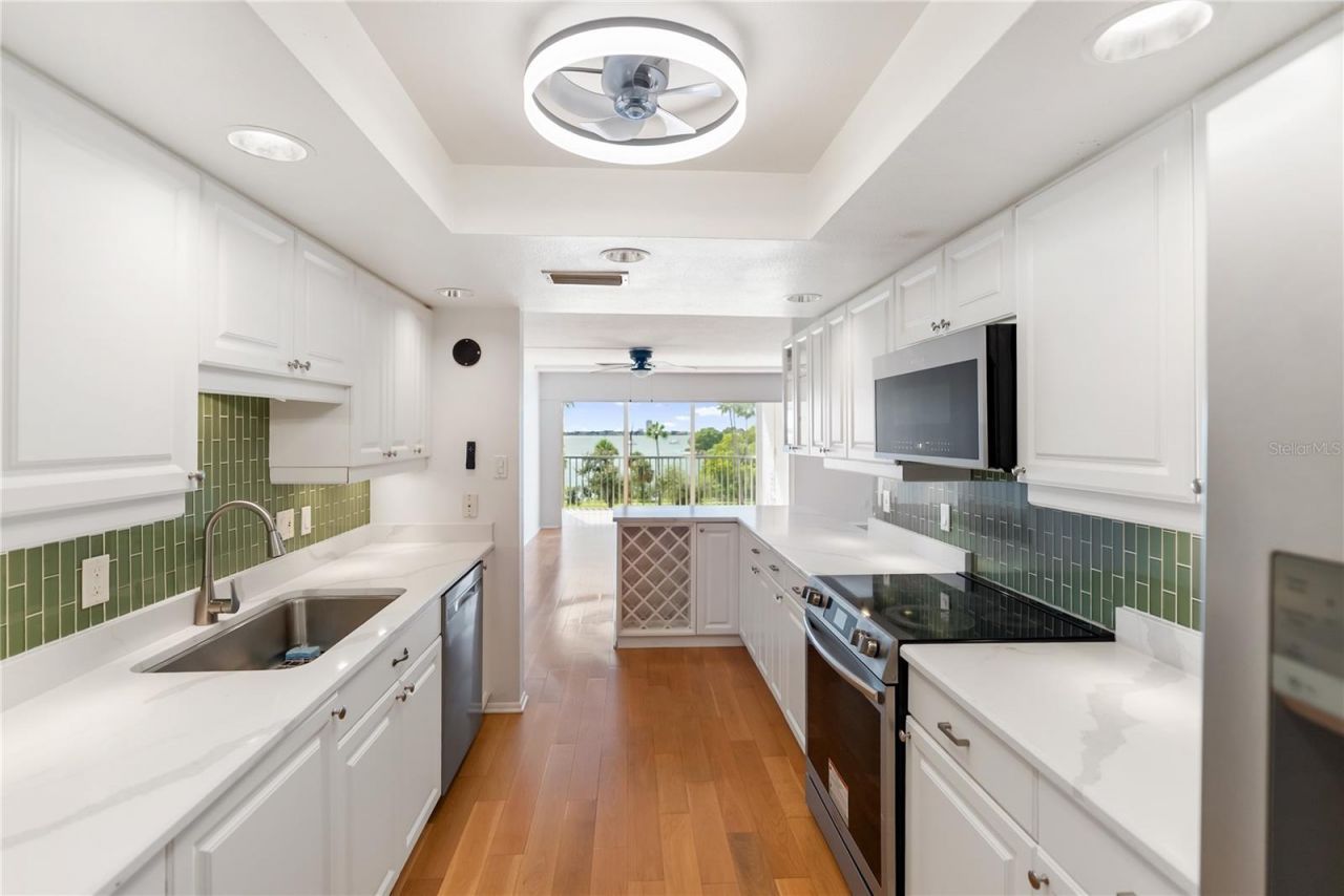 435 S Gulfstream Avenue, Unit 403, Sarasota, FL 34236 Photo