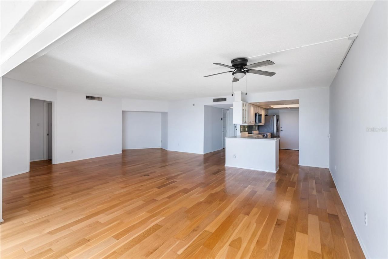 435 S Gulfstream Avenue, Unit 403, Sarasota, FL 34236 Photo