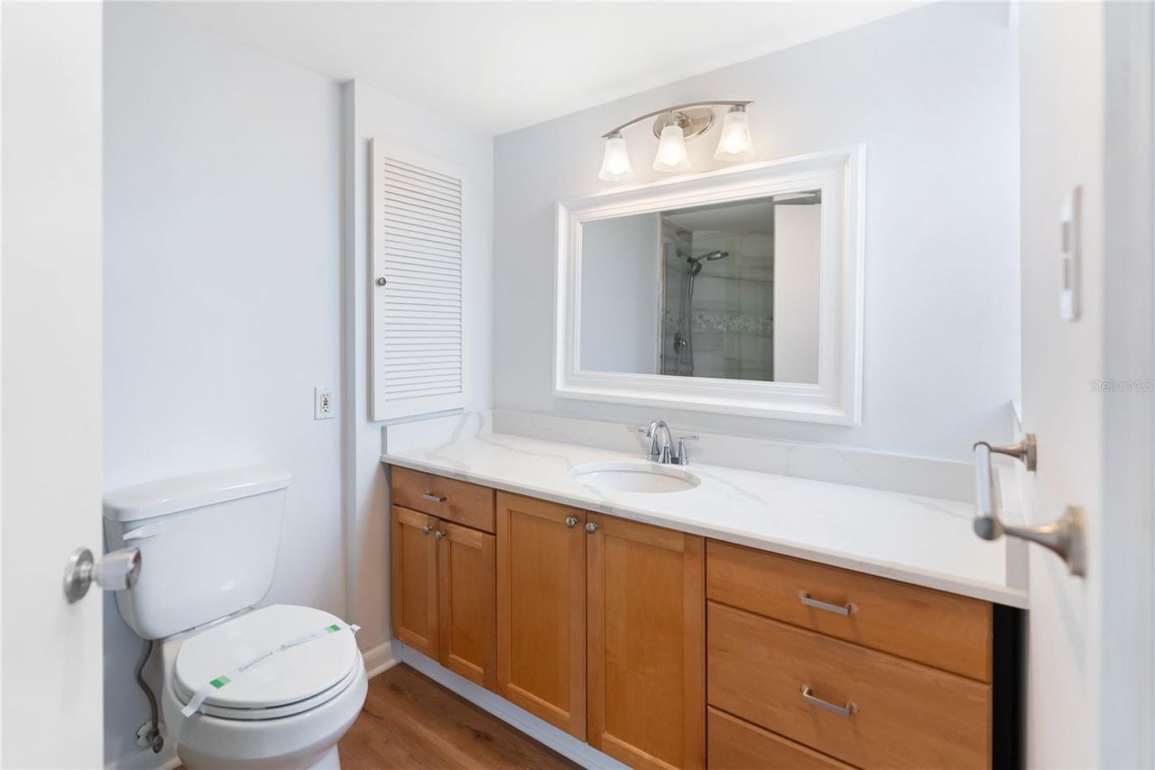 435 S Gulfstream Avenue, Unit 403, Sarasota, FL 34236 Photo