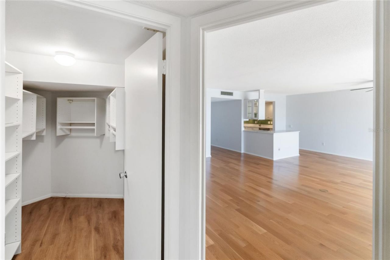 435 S Gulfstream Avenue, Unit 403, Sarasota, FL 34236 Photo