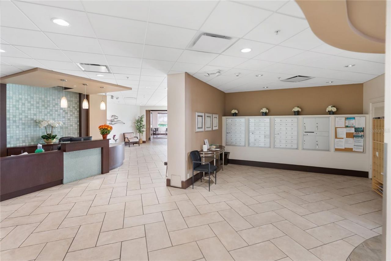 435 S Gulfstream Avenue, Unit 403, Sarasota, FL 34236 Photo