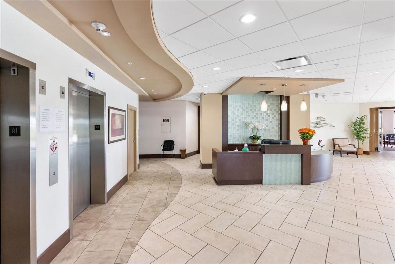 435 S Gulfstream Avenue, Unit 403, Sarasota, FL 34236 Photo