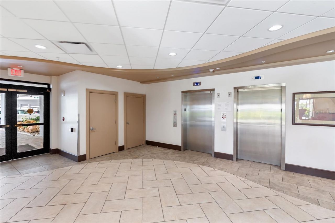 435 S Gulfstream Avenue, Unit 403, Sarasota, FL 34236 Photo