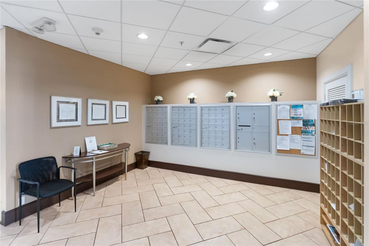 435 S Gulfstream Avenue, Unit 403, Sarasota, FL 34236 Photo