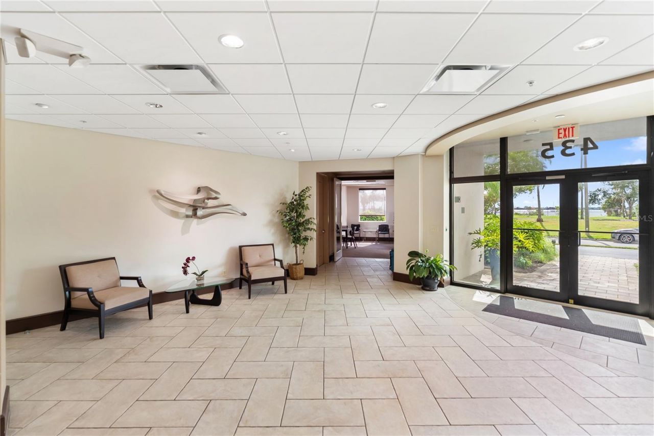 435 S Gulfstream Avenue, Unit 403, Sarasota, FL 34236 Photo