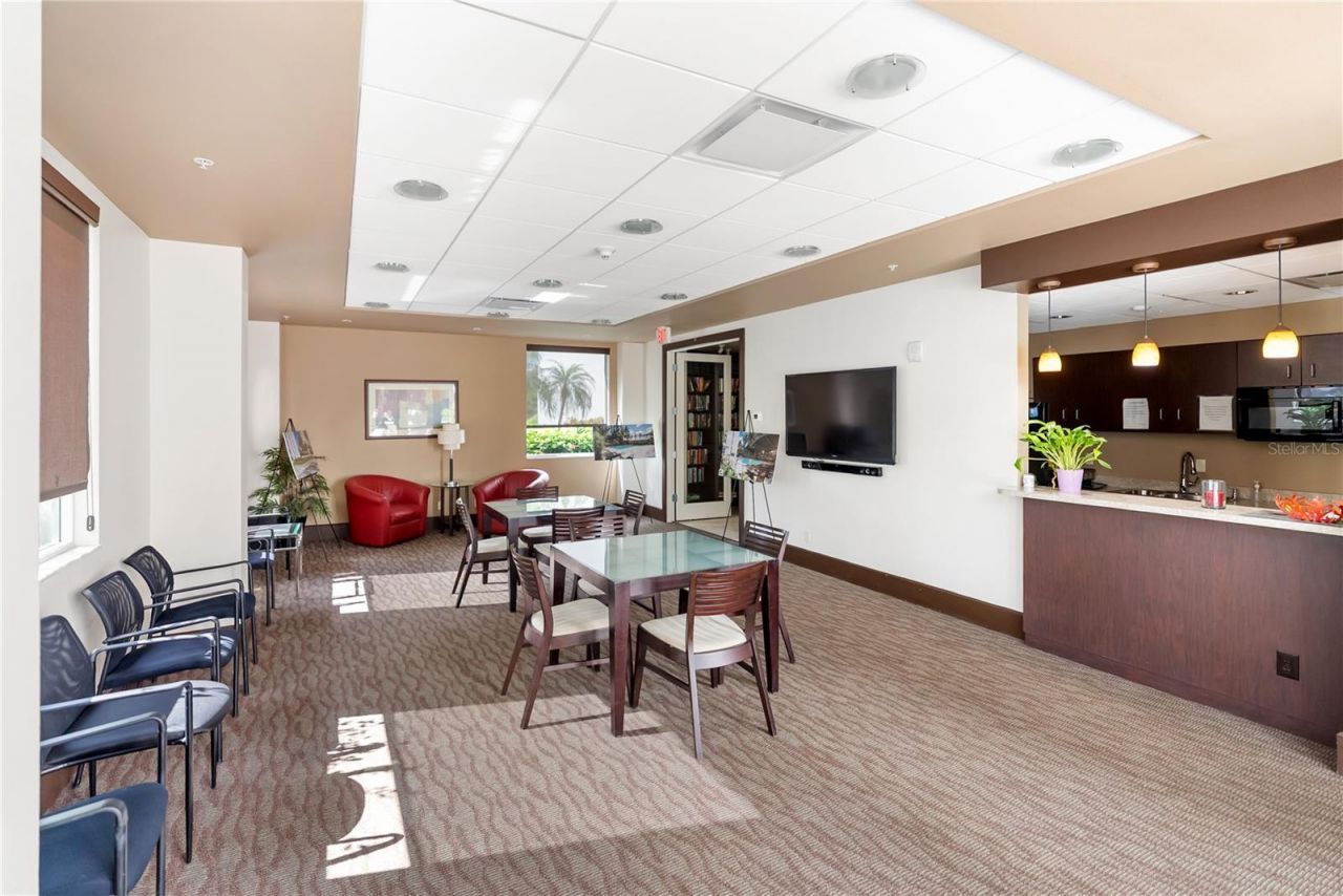 435 S Gulfstream Avenue, Unit 403, Sarasota, FL 34236 Photo