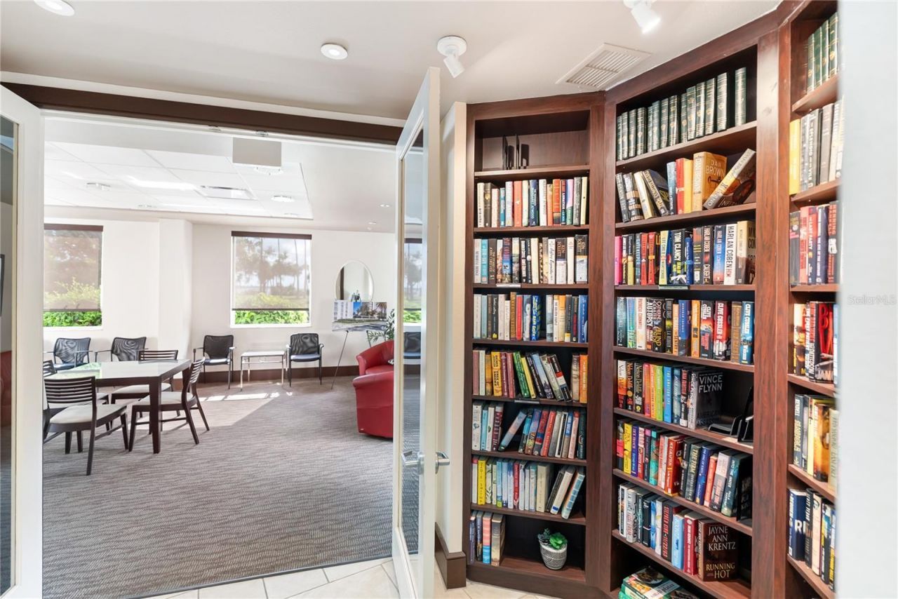 435 S Gulfstream Avenue, Unit 403, Sarasota, FL 34236 Photo