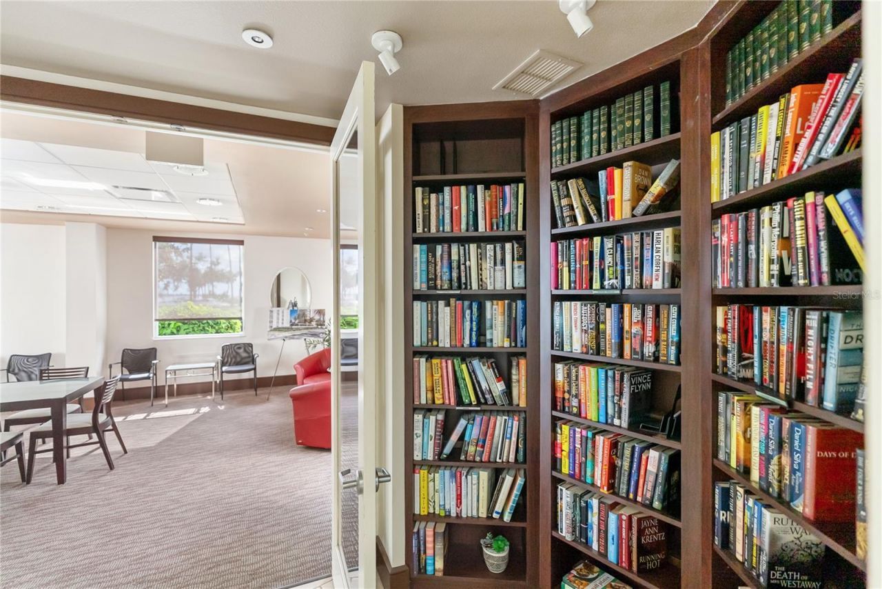 435 S Gulfstream Avenue, Unit 403, Sarasota, FL 34236 Photo