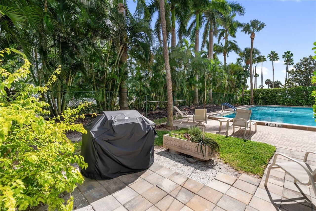 435 S Gulfstream Avenue, Unit 403, Sarasota, FL 34236 Photo