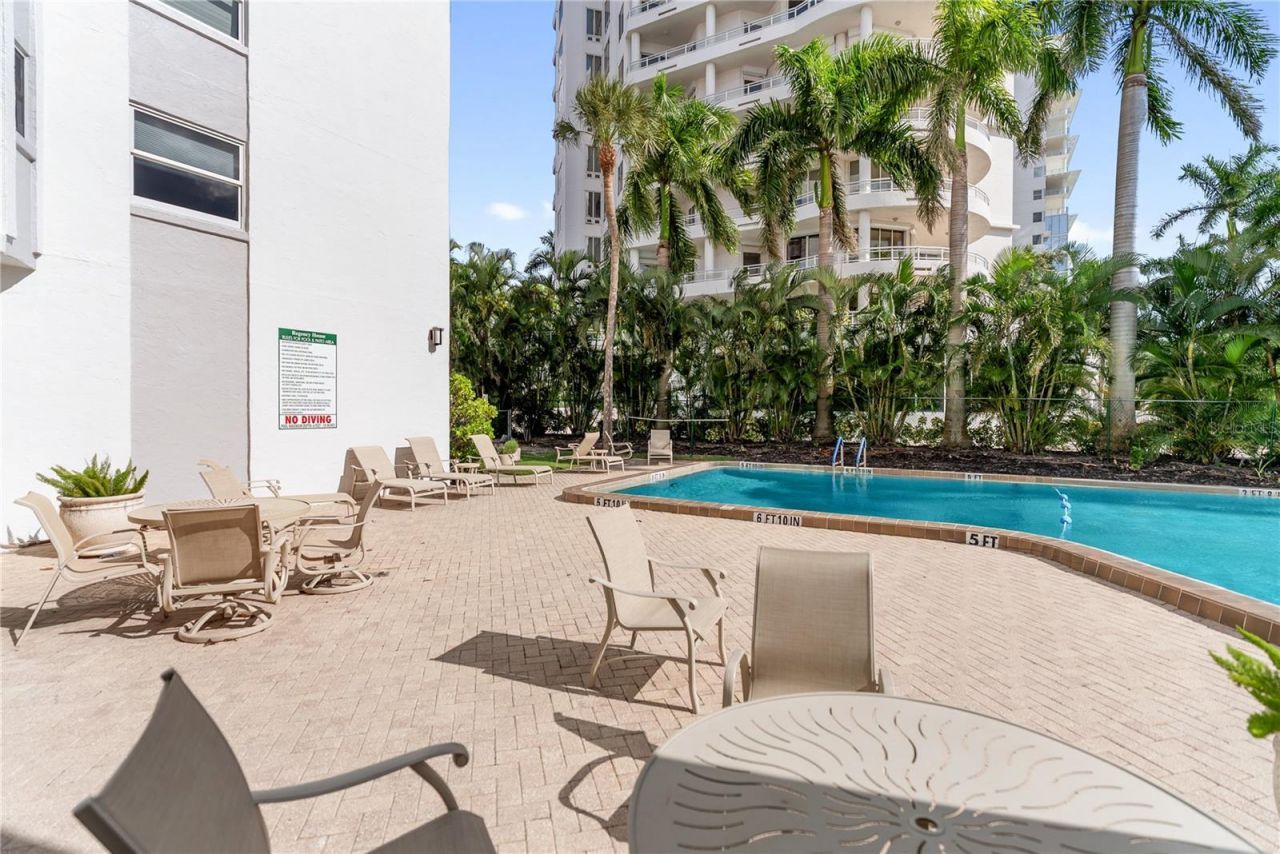 435 S Gulfstream Avenue, Unit 403, Sarasota, FL 34236 Photo