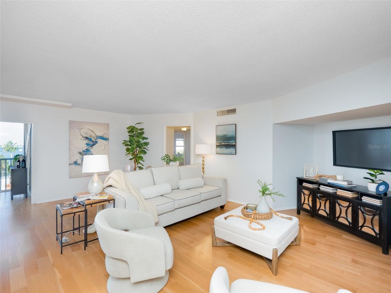 435 S Gulfstream Avenue, Unit 403, Sarasota, FL 34236 Photo