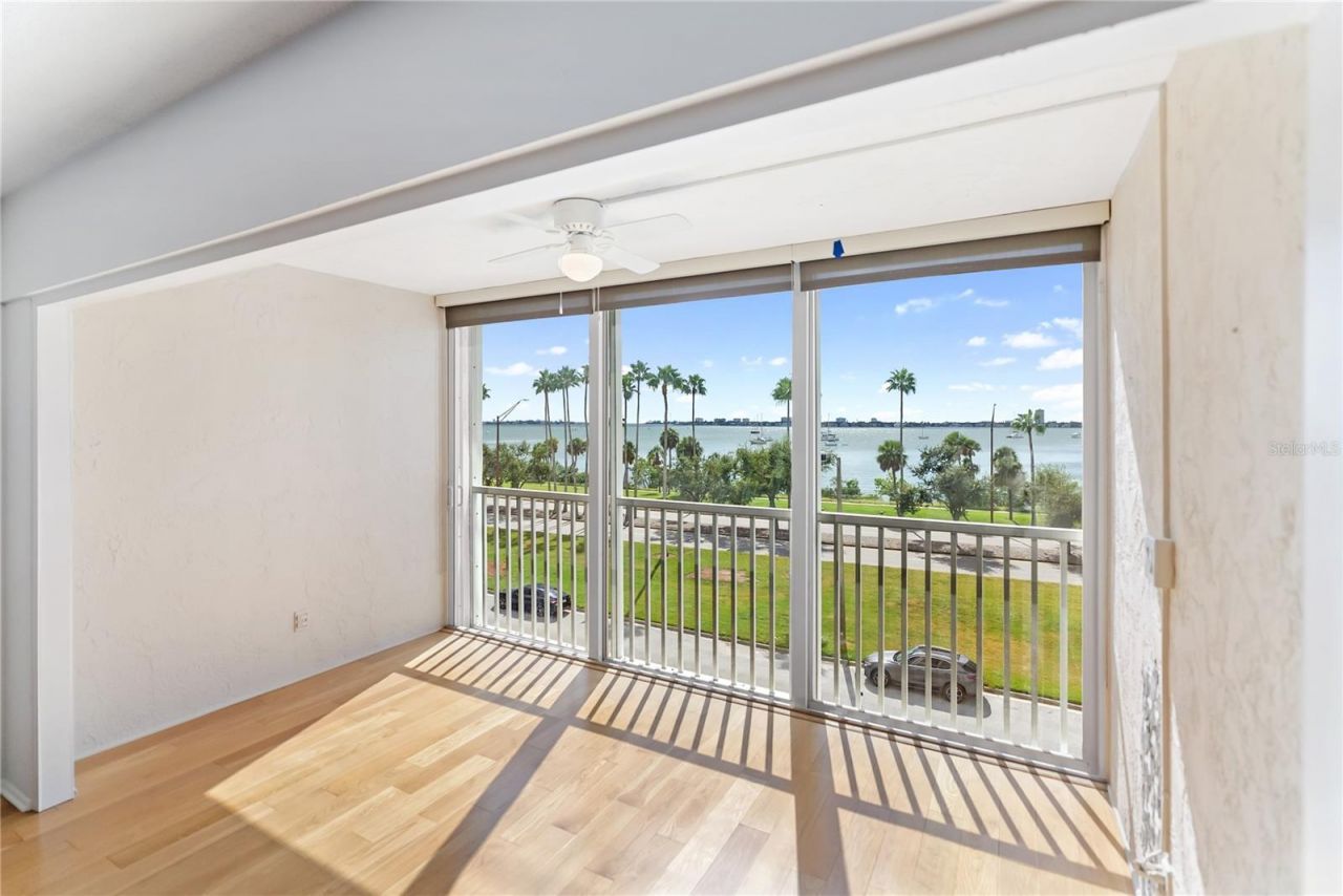 435 S Gulfstream Avenue, Unit 403, Sarasota, FL 34236 Photo