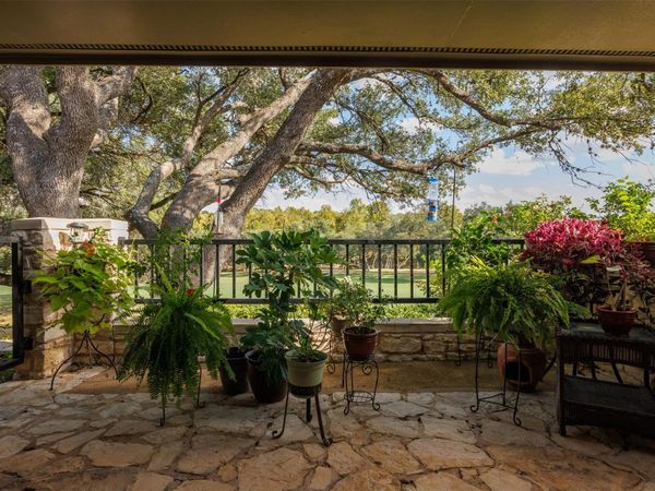 116 W Eagle DR, The Hills, TX 78738