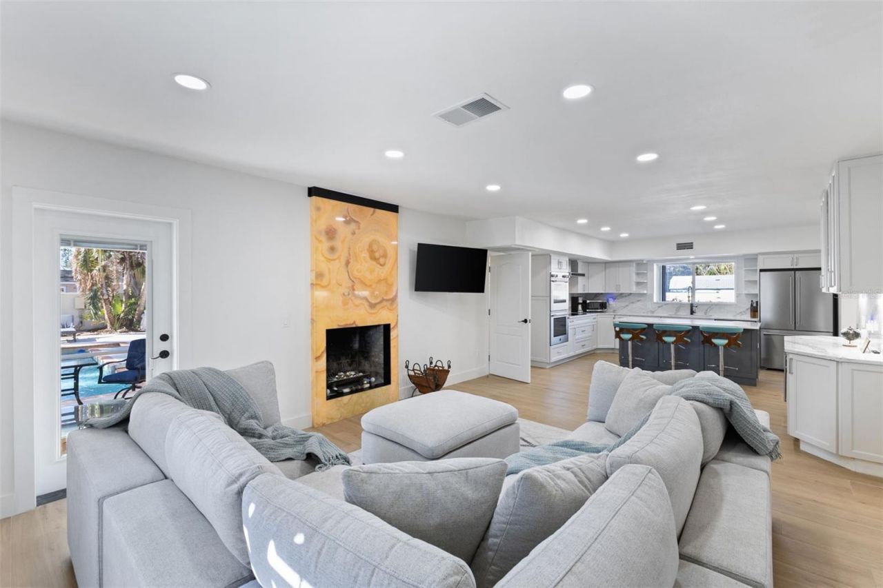 7100 Park Street S, Saint Petersburg, FL 33707 Photo