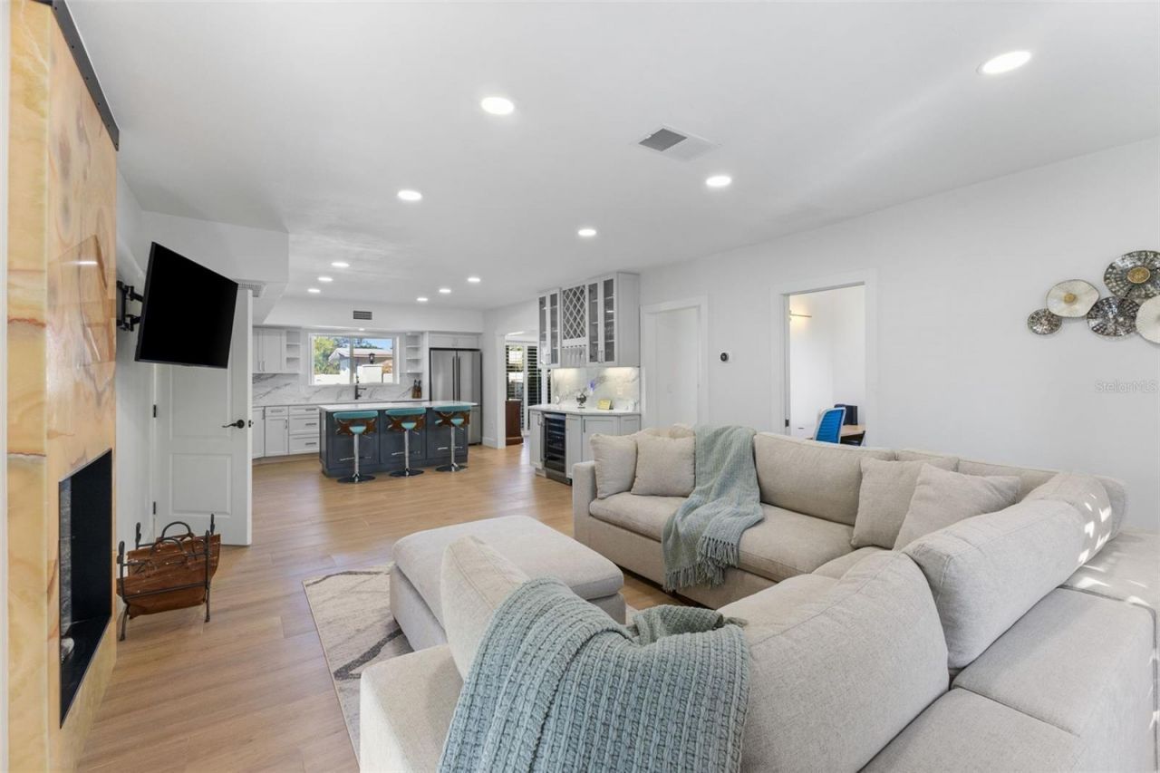 7100 Park Street S, Saint Petersburg, FL 33707 Photo