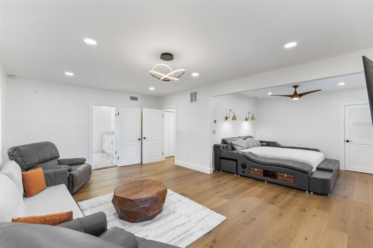 7100 Park Street S, Saint Petersburg, FL 33707 Photo