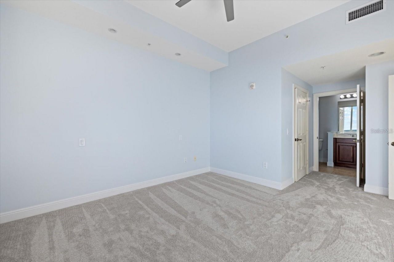 800 N Tamiami Trail, Unit 1502, Sarasota, FL 34236 Photo