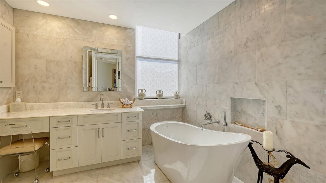 1241 Gulf Of Mexico Drive, Unit 803, Longboat Key, FL 34228 Photo