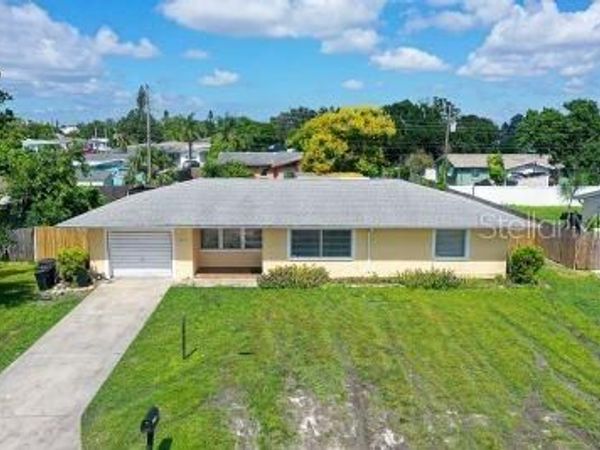 1104 FRUITLAND AVE., BRADENTON, FL 34207