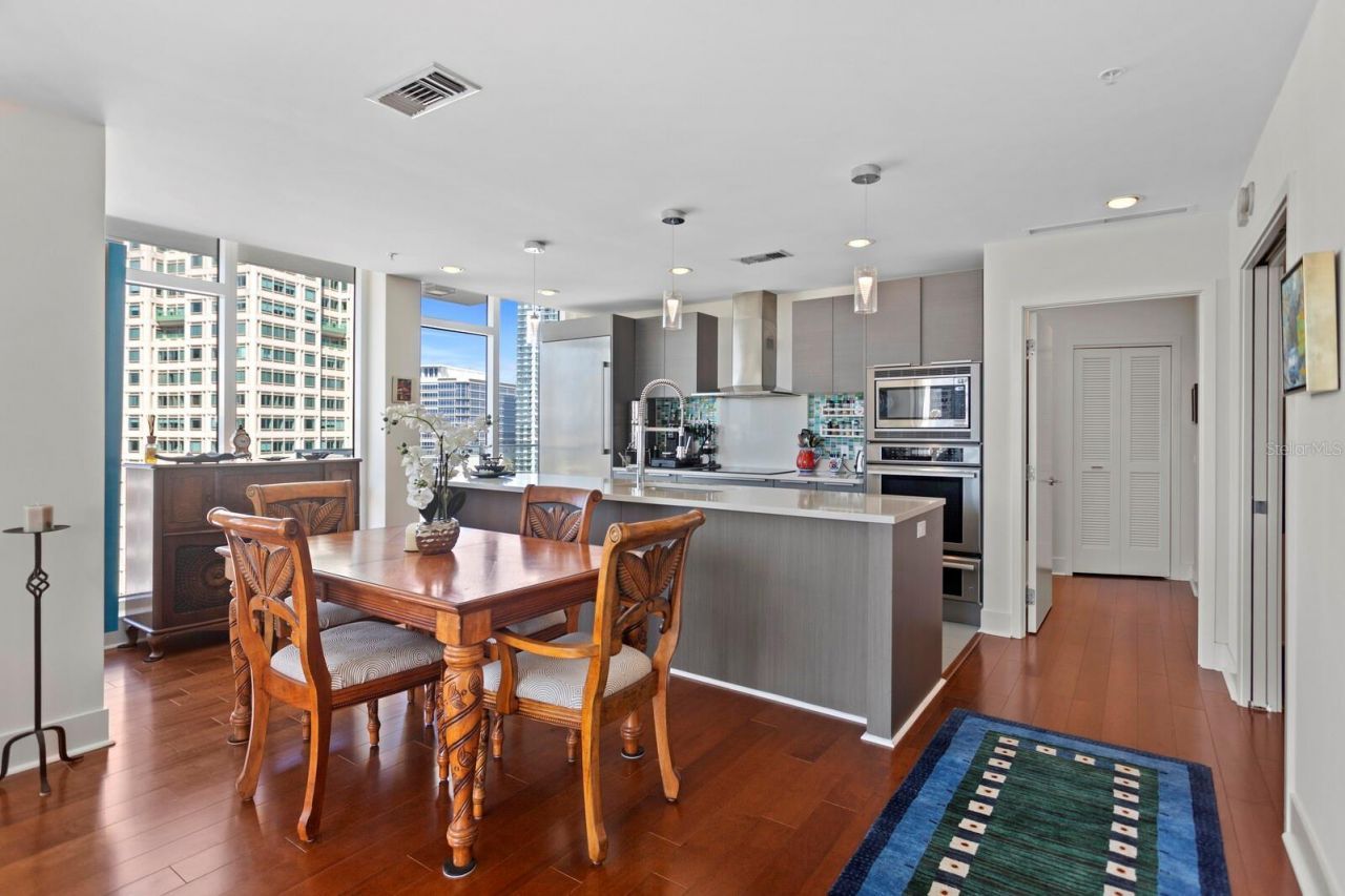 175 1st Street S, Unit 1603, Saint Petersburg, FL 33701 Photo