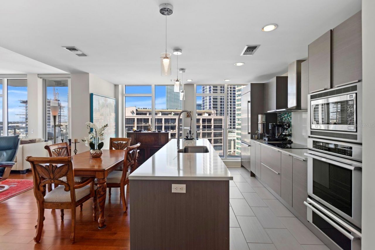 175 1st Street S, Unit 1603, Saint Petersburg, FL 33701 Photo