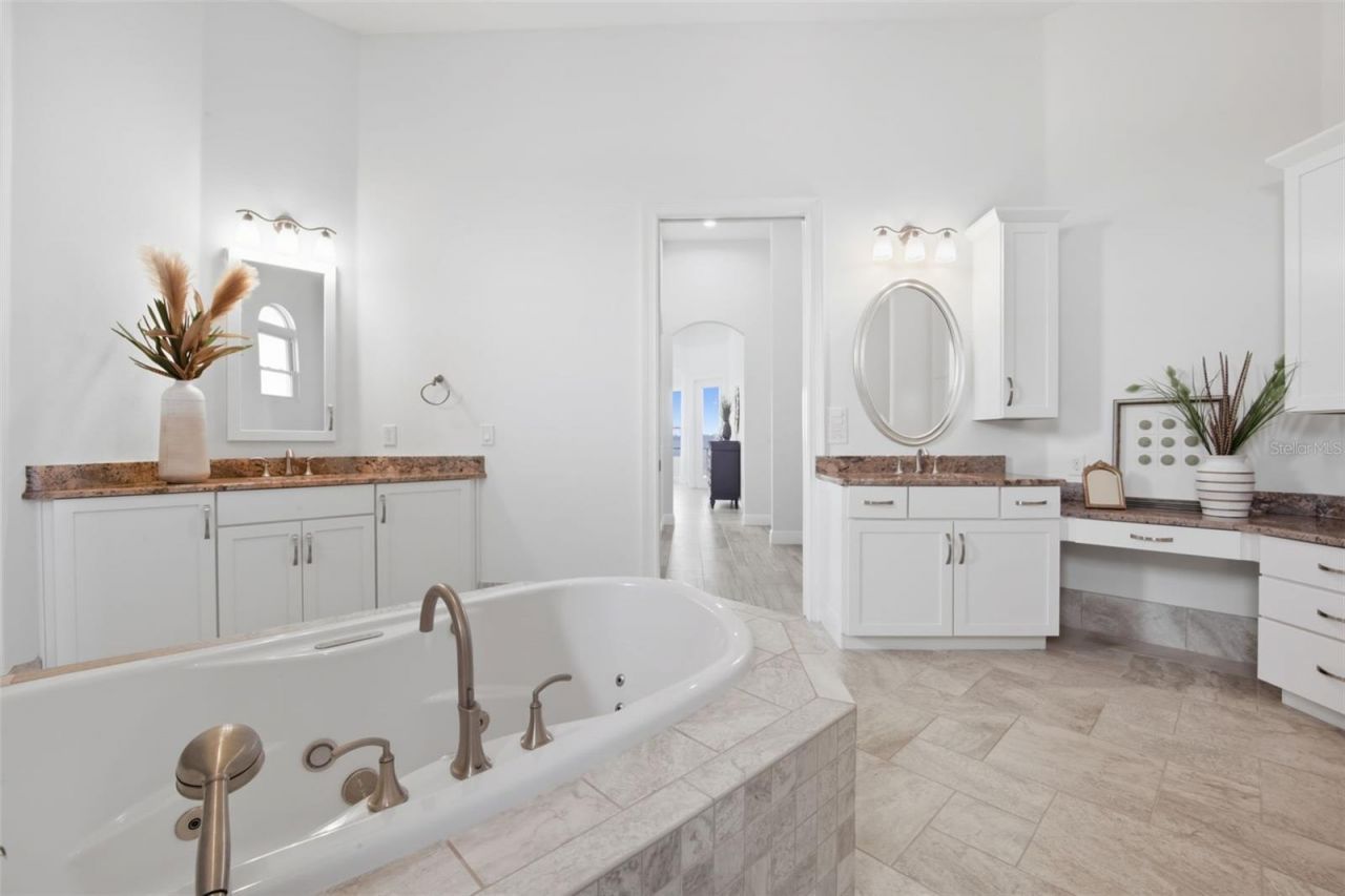 3215 Gulf City Road, Ruskin, FL 33570 Photo