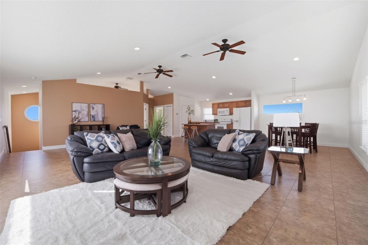 3215 Gulf City Road, Ruskin, FL 33570 Photo