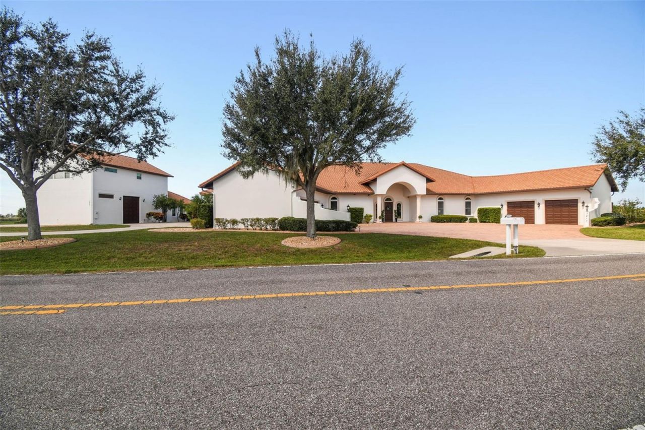 3215 Gulf City Road, Ruskin, FL 33570 Photo