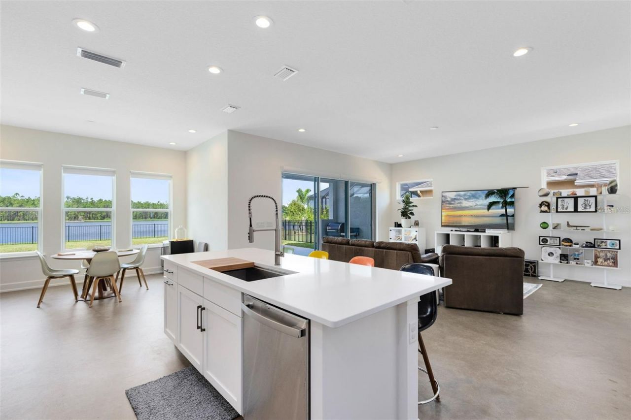 513 Mosaic Boulevard, Daytona Beach, FL 32124 Photo