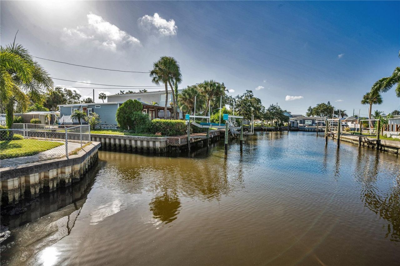 4288 86th Way N, Unit 20, Saint Petersburg, FL 33709 Photo