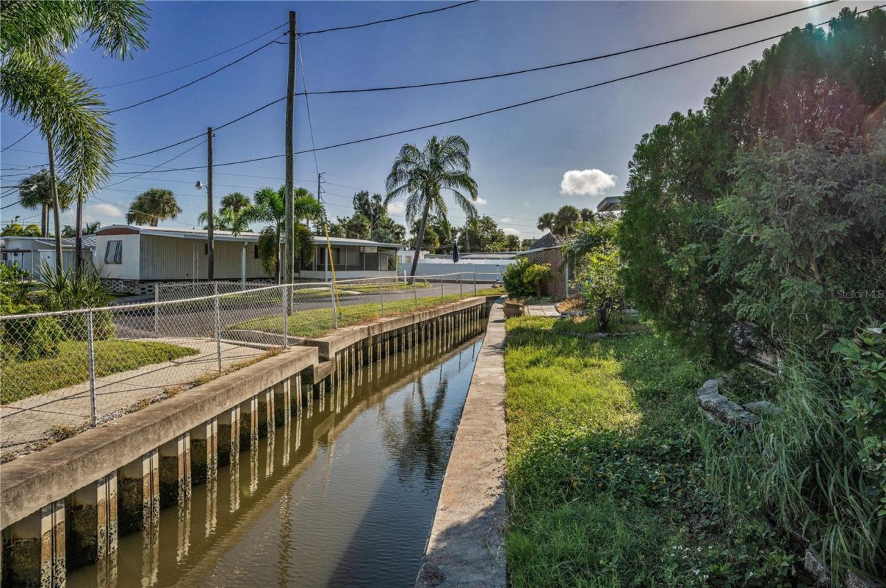 4288 86th Way N, Unit 20, Saint Petersburg, FL 33709 Photo