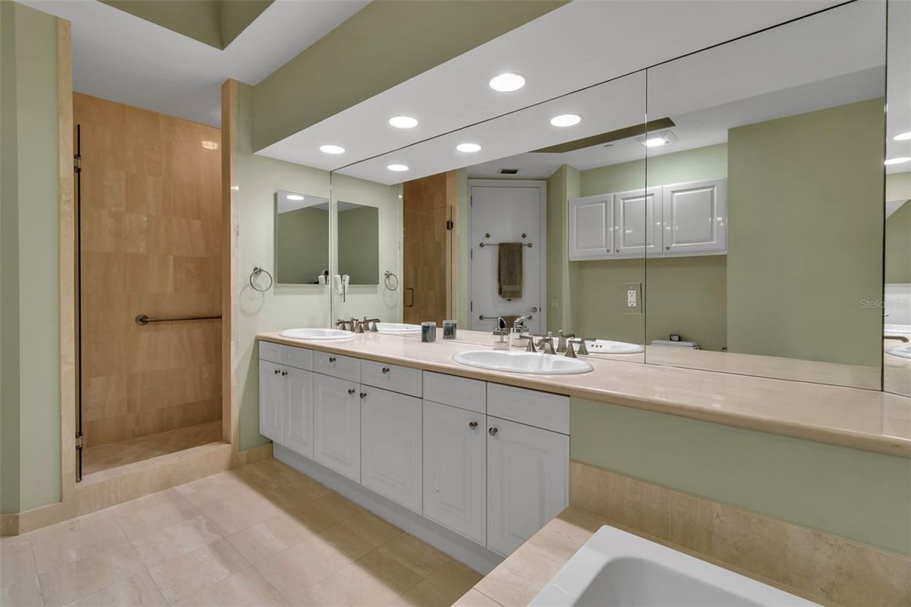 1241 Gulf Of Mexico Drive, Unit 109, Longboat Key, FL 34228 Photo