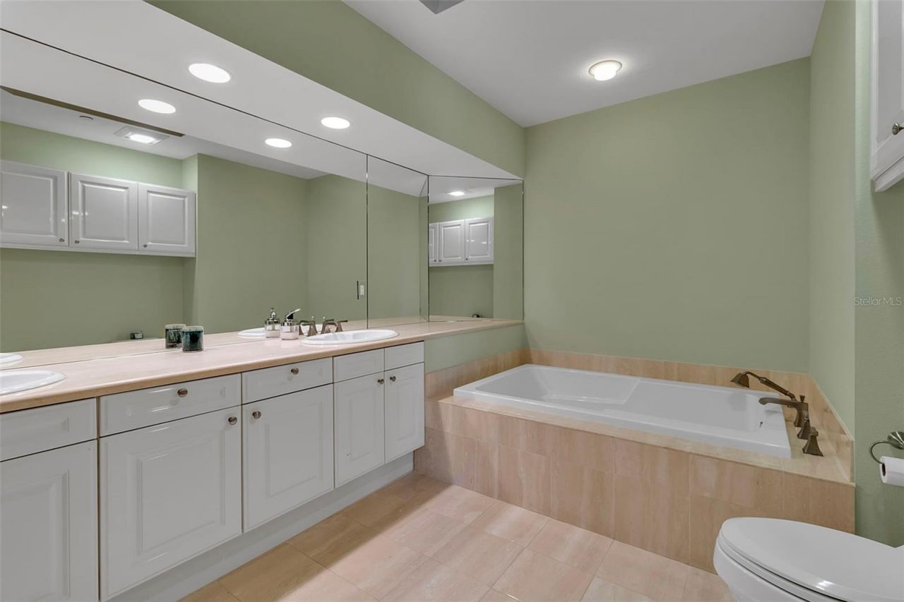 1241 Gulf Of Mexico Drive, Unit 109, Longboat Key, FL 34228 Photo