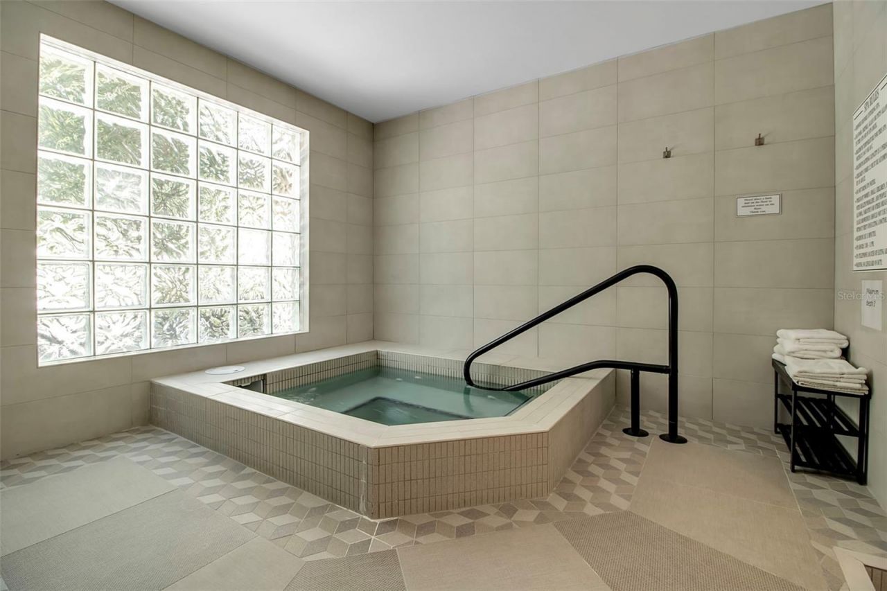 1241 Gulf Of Mexico Drive, Unit 109, Longboat Key, FL 34228 Photo