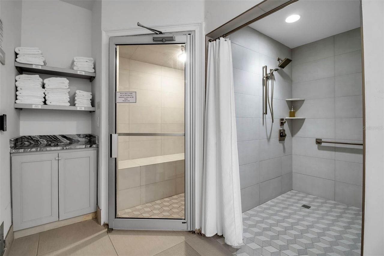 1241 Gulf Of Mexico Drive, Unit 109, Longboat Key, FL 34228 Photo