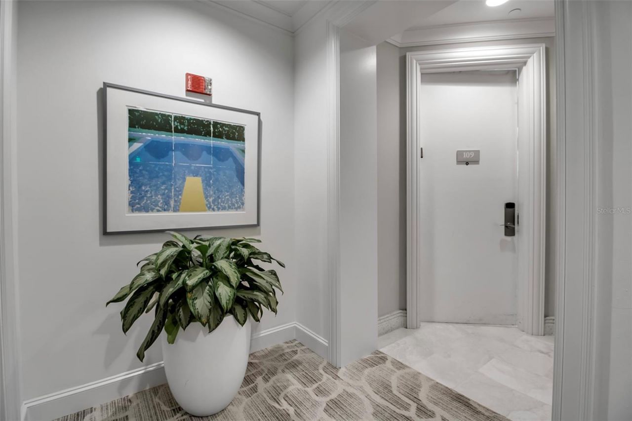 1241 Gulf Of Mexico Drive, Unit 109, Longboat Key, FL 34228 Photo