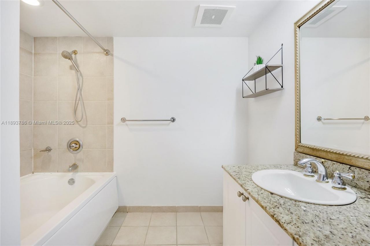 19501 W Country Club Dr, Unit 1111, Aventura, FL 33180 Photo