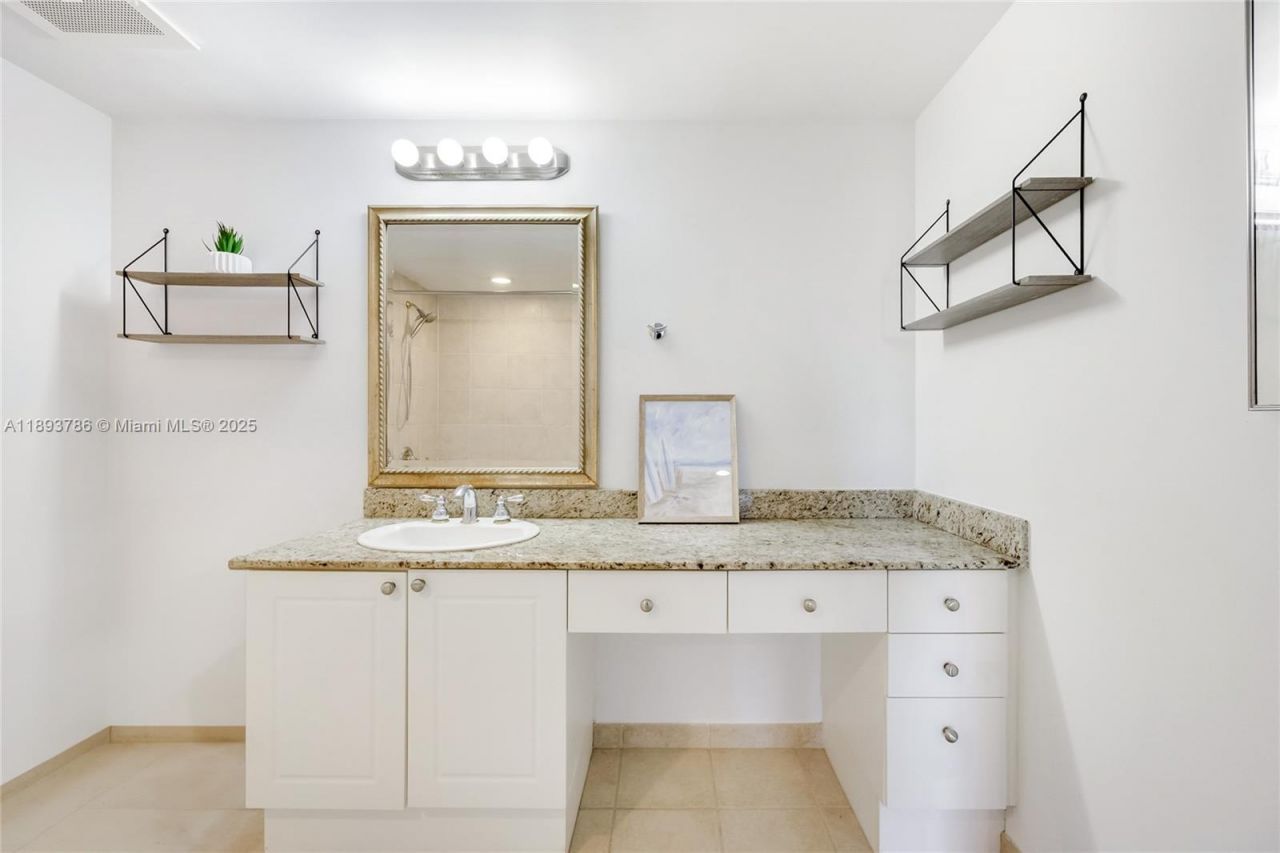 19501 W Country Club Dr, Unit 1111, Aventura, FL 33180 Photo