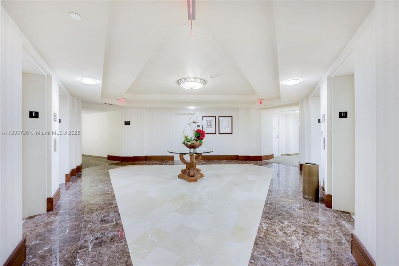 19501 W Country Club Dr, Unit 1111, Aventura, FL 33180 Photo