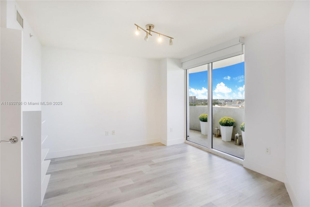 19501 W Country Club Dr, Unit 1111, Aventura, FL 33180 Photo