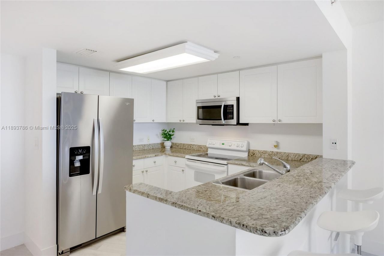 19501 W Country Club Dr, Unit 1111, Aventura, FL 33180 Photo