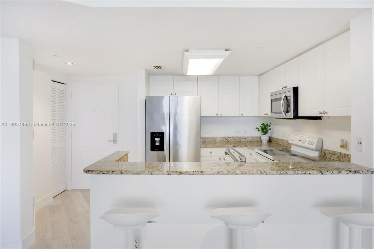 19501 W Country Club Dr, Unit 1111, Aventura, FL 33180 Photo