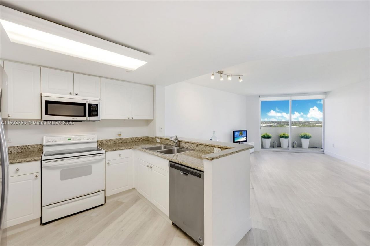 19501 W Country Club Dr, Unit 1111, Aventura, FL 33180 Photo