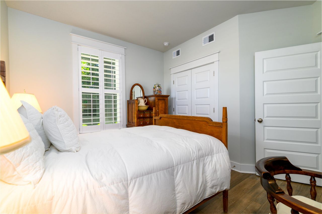 1646 Florentia Street Photo 25