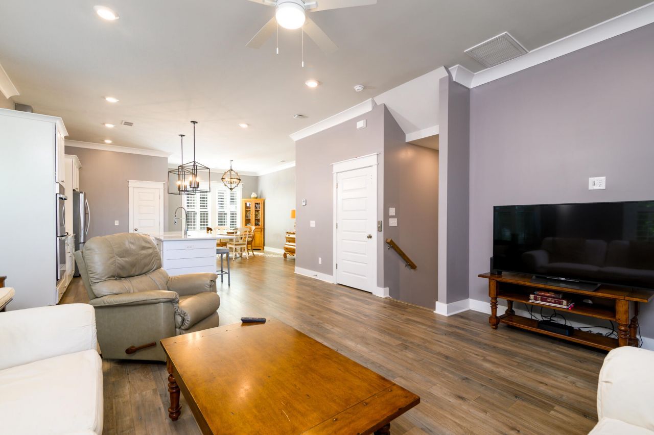 1646 Florentia Street Photo 6