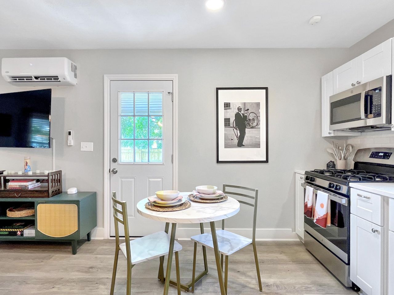 2257 Mott Avenue Photo 10