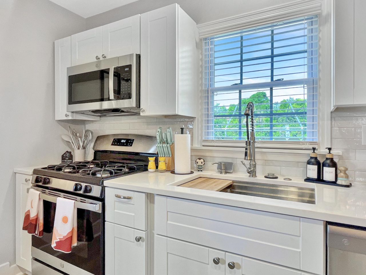 2257 Mott Avenue Photo 12