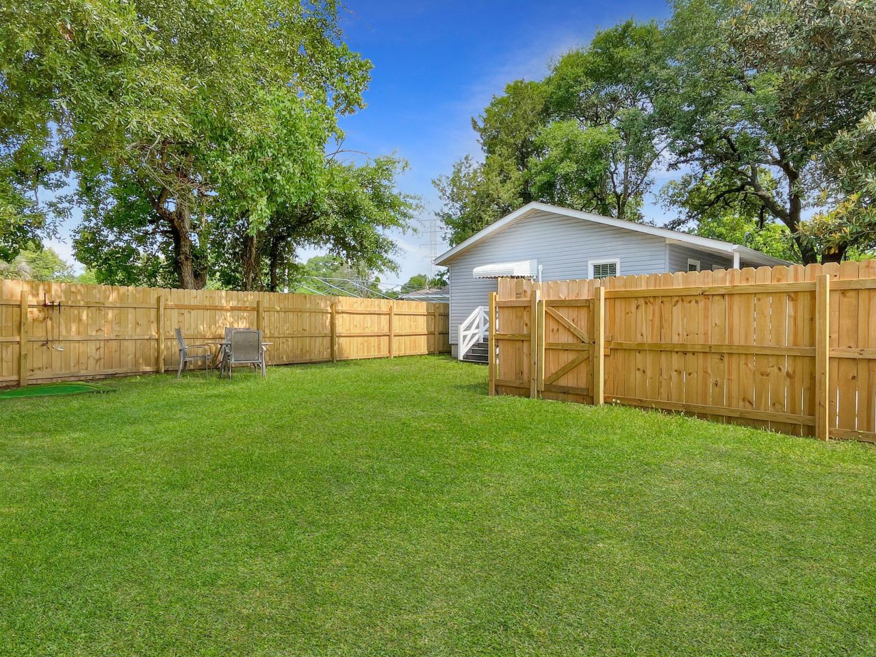 2257 Mott Avenue Photo 24