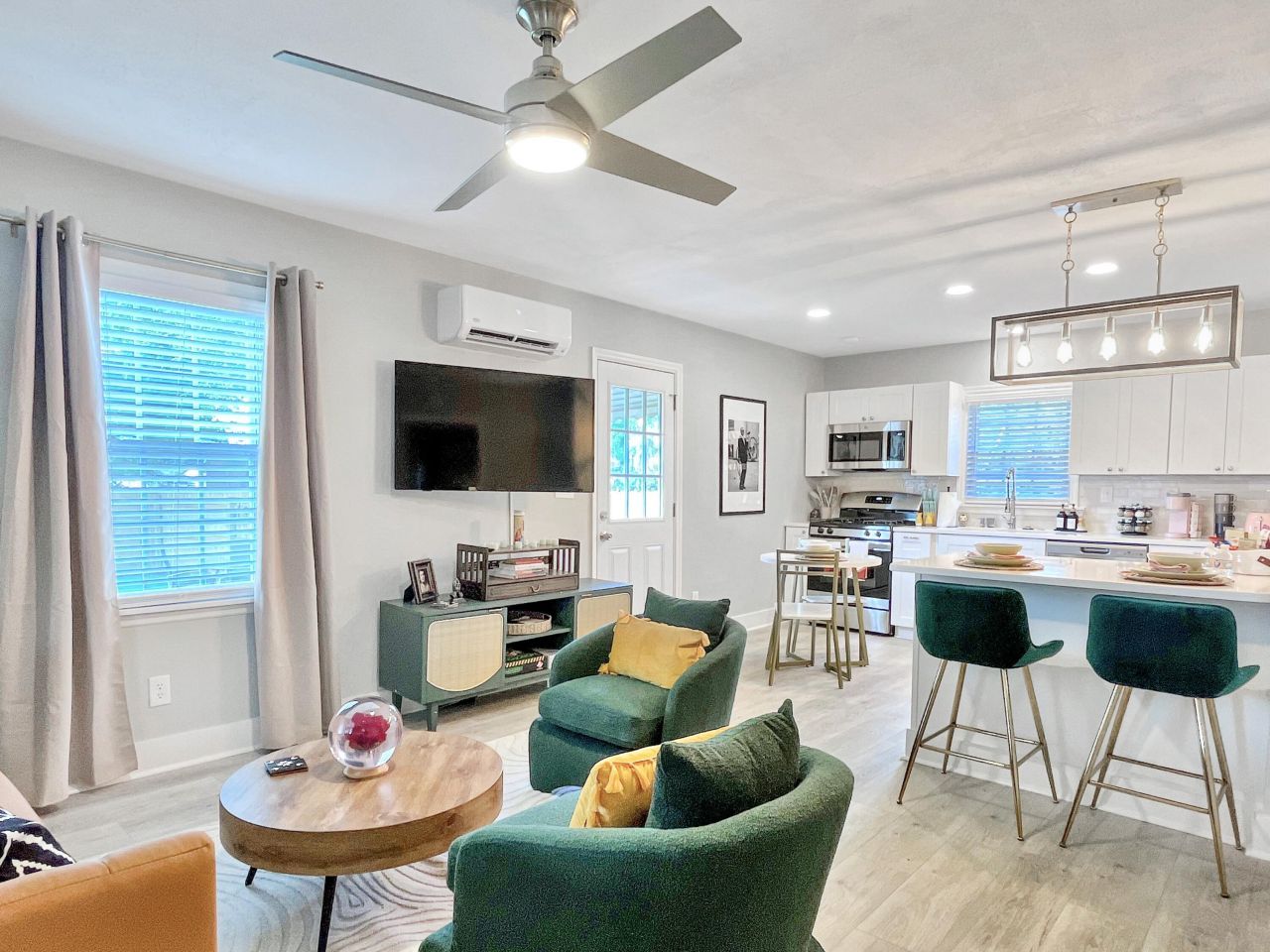 2257 Mott Avenue Photo 3