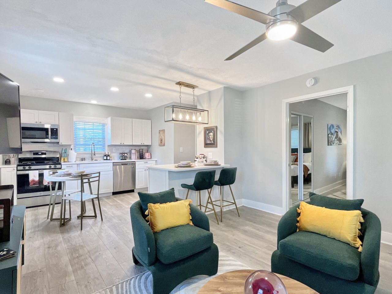 2257 Mott Avenue Photo 4